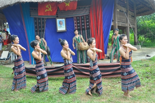 Tháng 5 theo dấu chân Người ở Làng Văn hóa- Du lịch các dân tộc Việt Nam