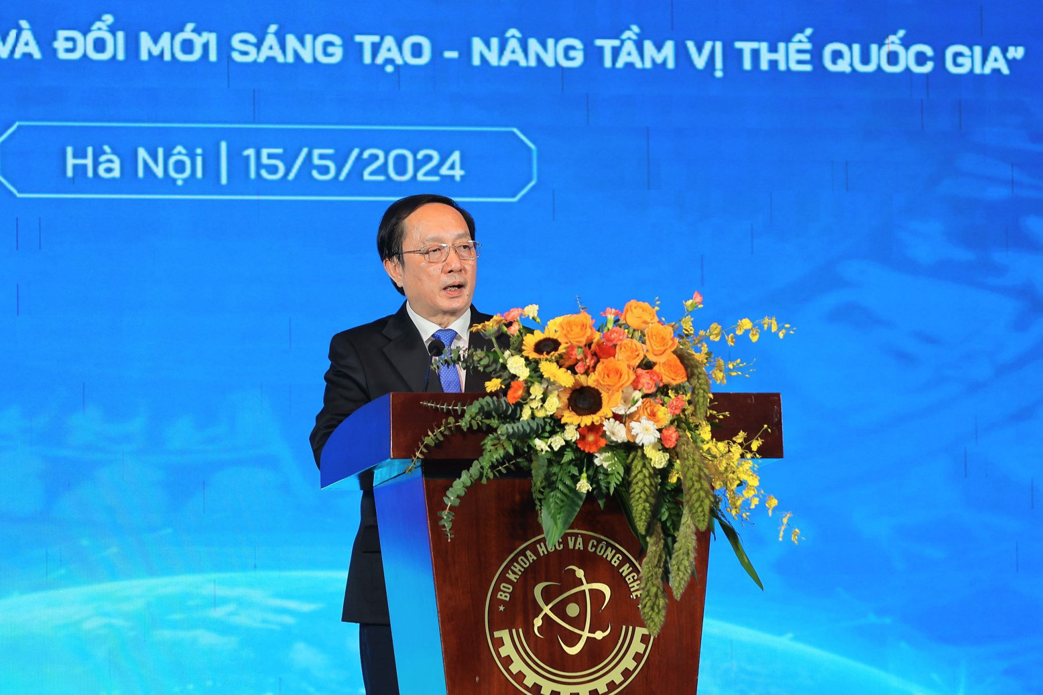 Bộ trưởng Bộ Khoa học và Công nghệ Huỳnh Thành Đạt báo cáo tại hội nghị