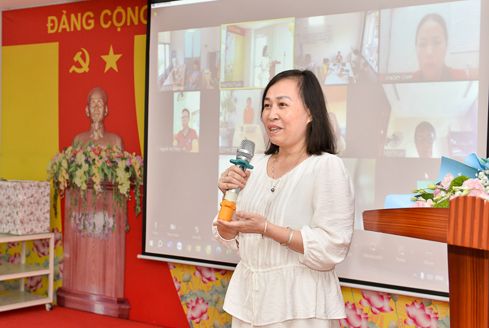 Bà Nguyễn Thị Thanh Phương phát biểu tại buổi lễ
